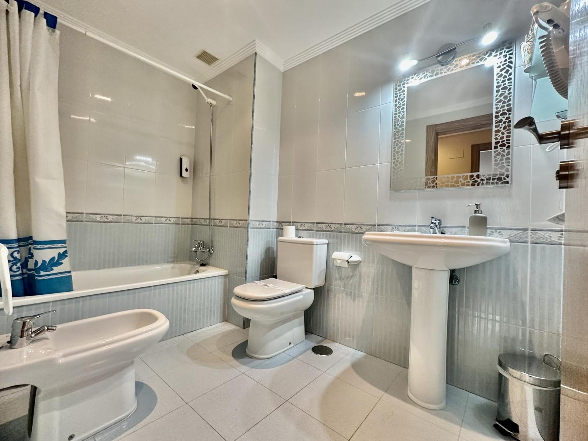 Clarens Guesthouse Кангас дел Нарсеа Екстериор снимка